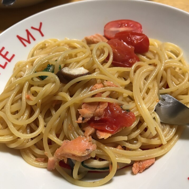 クセになる❤︎鮭トマトのバター醤油パスタ